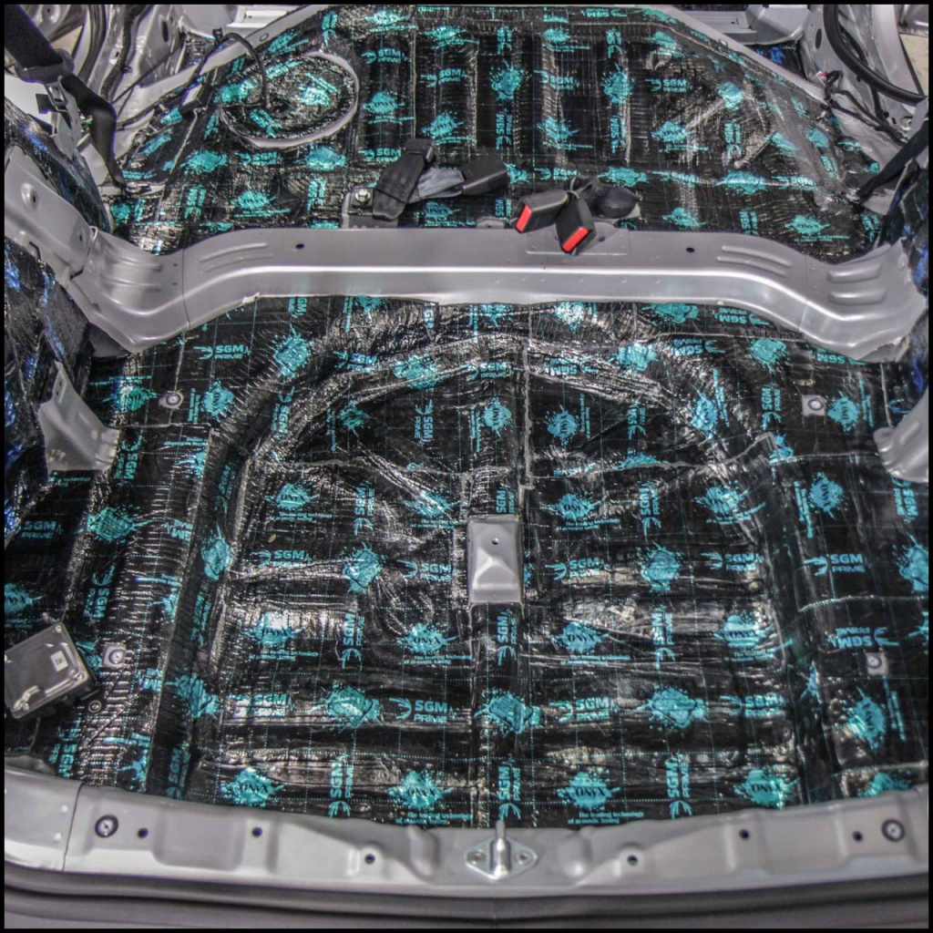 _5Пол багажника после 1го слоя Onyx.jpg