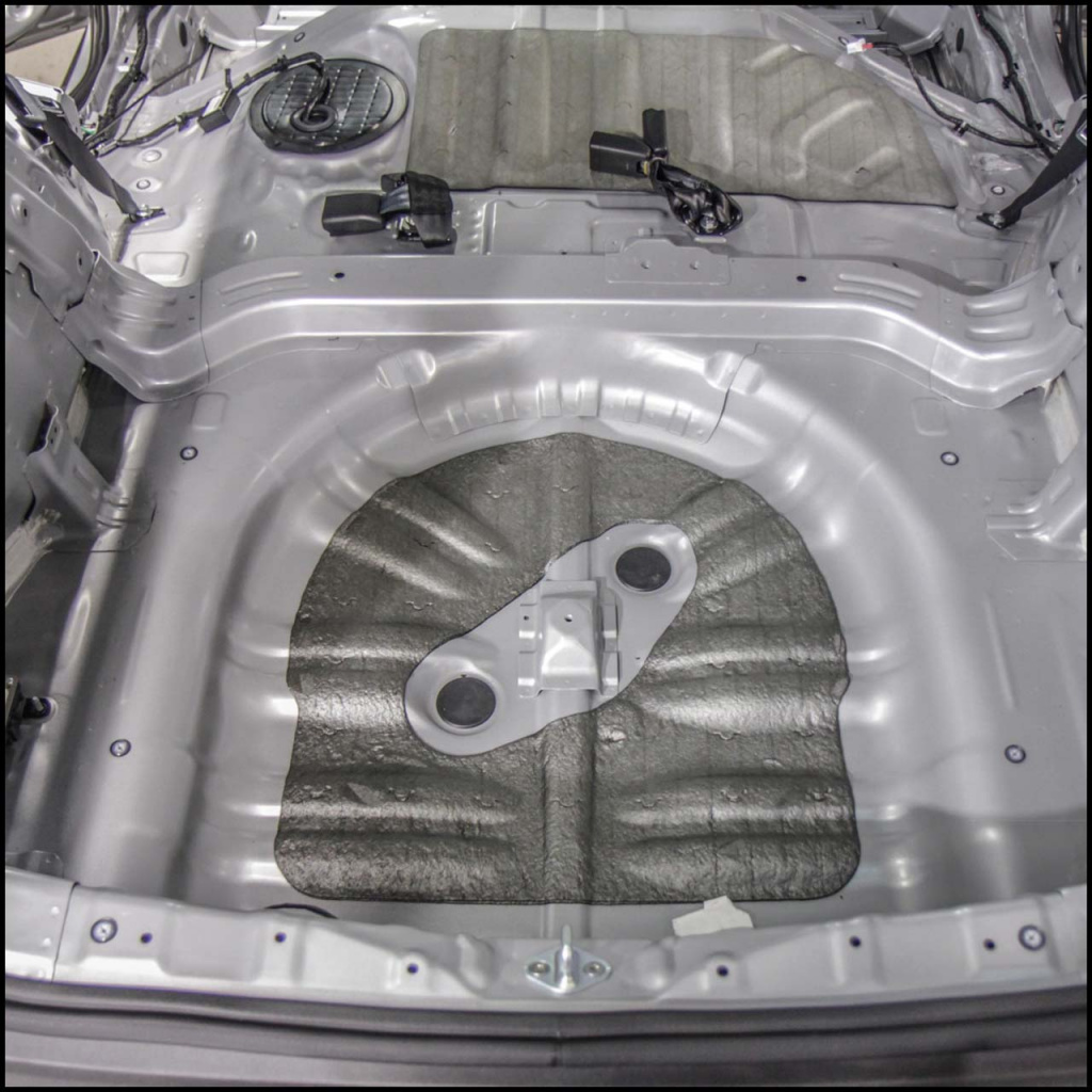 _5Пол багажника до обработки.jpg